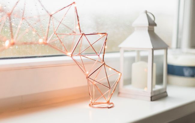 10 предметів, які не можна тримати на підвіконні: про що попереджають народні прикмети