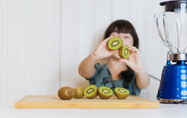 Лікар назвав фрукт, який уповільнює старіння та захищає від раку