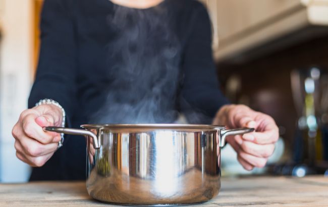 Заблищить як дзеркало: 4 домашні способи полірування нержавійки без хімії