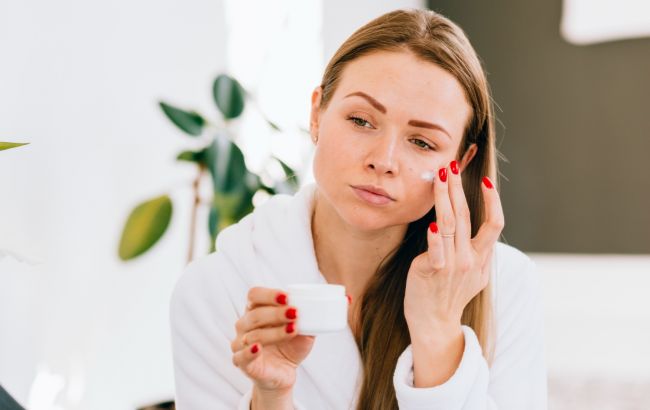 5 ознак, що вам терміново потрібно замінити крем для обличчя: перевірте себе