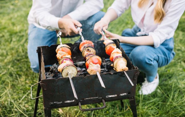 Збираєтесь йти на шашлики? Ось як не нашкодити шлунку на природі