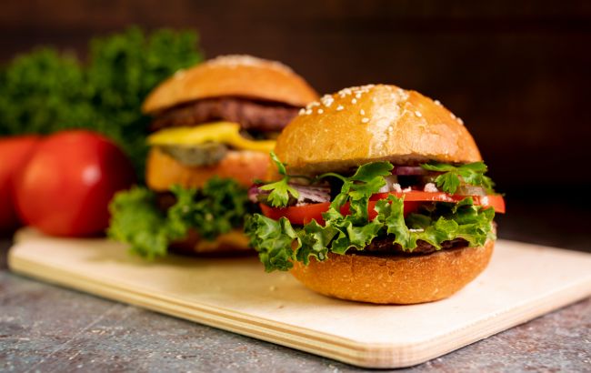 З м'ясом і для веганів: 5 рецептів смачнючих бургерів