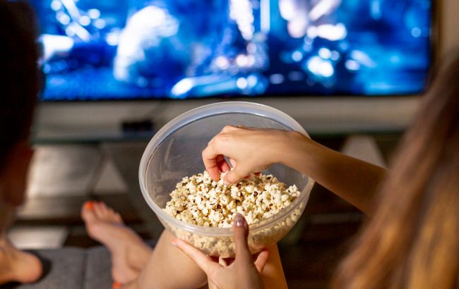 Легкие и вкусные: 8 полезных закусок для вечернего просмотра фильма