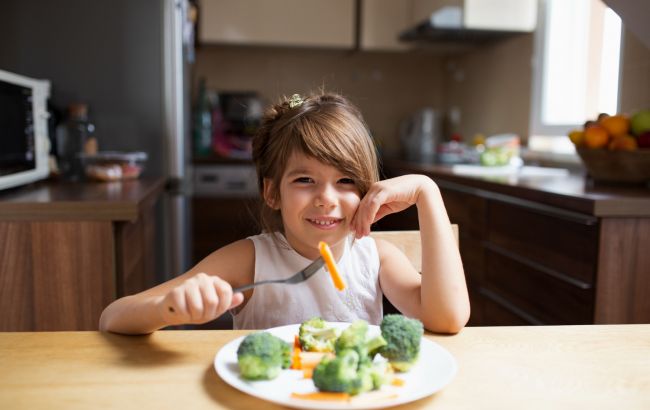 "Не ведіться на це!" Педіатр розповіла всю правду про "продукти для дітей"