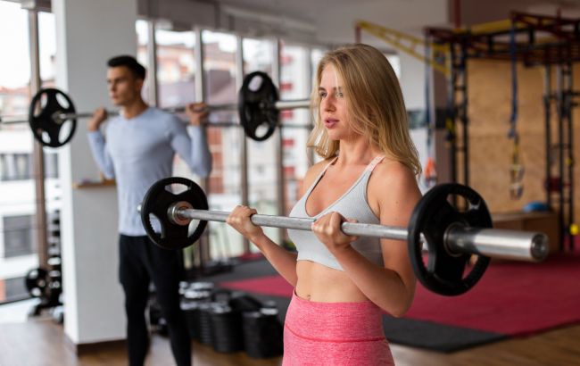 Втомилися і немає сил тренуватись? Ось які легкі вправи варто виконати