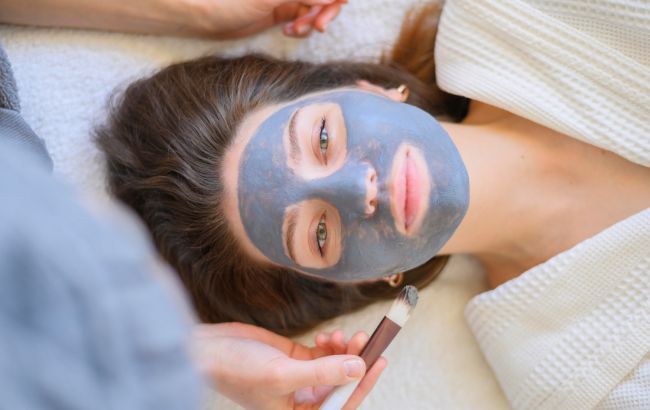 Названо маску обличчя, яка чудово зволожує шкіру: її легко зробити вдома