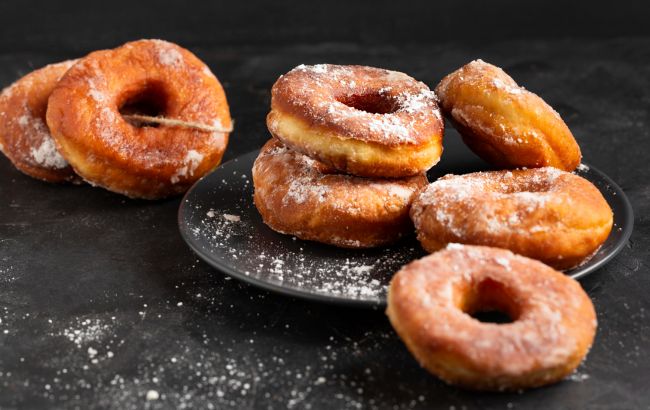 Ароматні пончики на сметані: неймовірно смачний і швидкий десерт