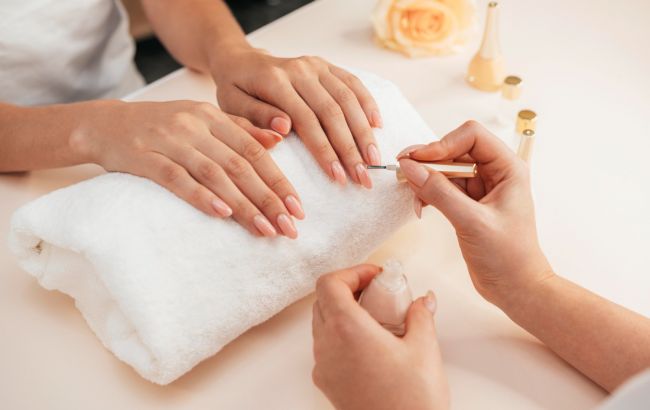 Названо помилки, яких варто уникати після манікюру