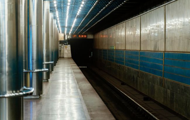 Ця порада врятує життя: як безпечно дістати речі, що впали на рейки