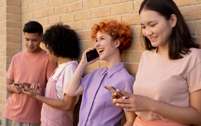 У кожного своє "алло" : як не осоромитися по телефону з людьми з різних країн