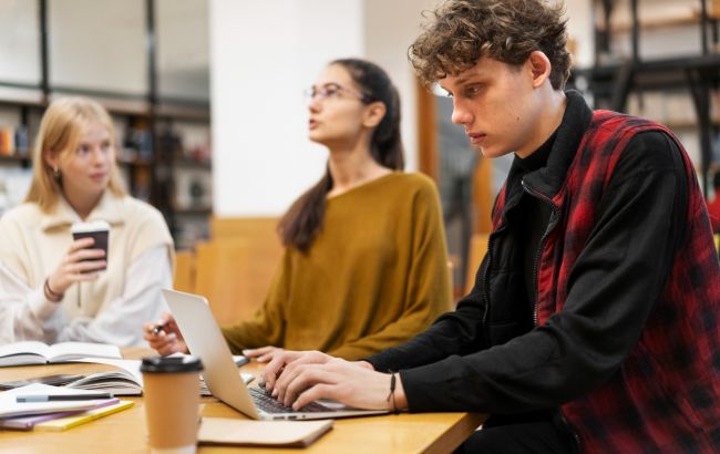 "Диплом не тільки для мами". Як студентам знайти першу роботу за спеціальністю