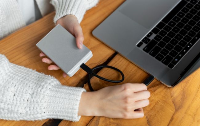 Як зарядити ноутбук під час відключень світла: топ-5 павербанків, які врятують у блекаут