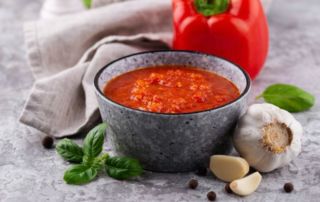 Рецепт ідеальної домашньої аджики: з&rsquo;їдається швидше, ніж готується!