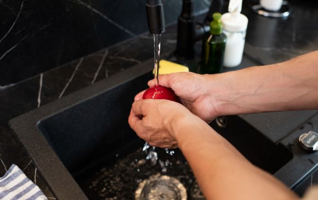 Чи дійсно можна вимити пестициди з овочів: проста хитрість