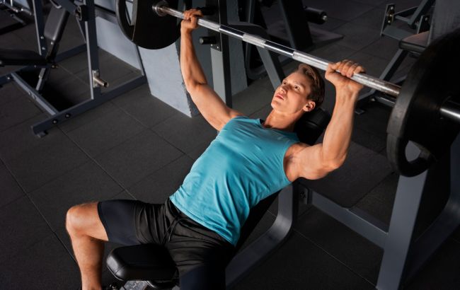 Ось скільки ваги потрібно підіймати в "жимі лежачи", щоб наростити м&rsquo;язи
