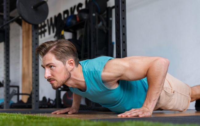 Що буде з організмом, якщо щодня виконувати 30 віджимань: результат здивує