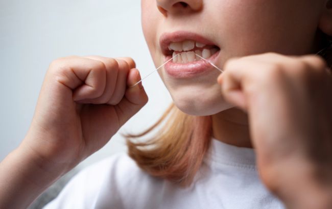 Ирригатор или зубная нить: вот что лучше для гигиены полости рта