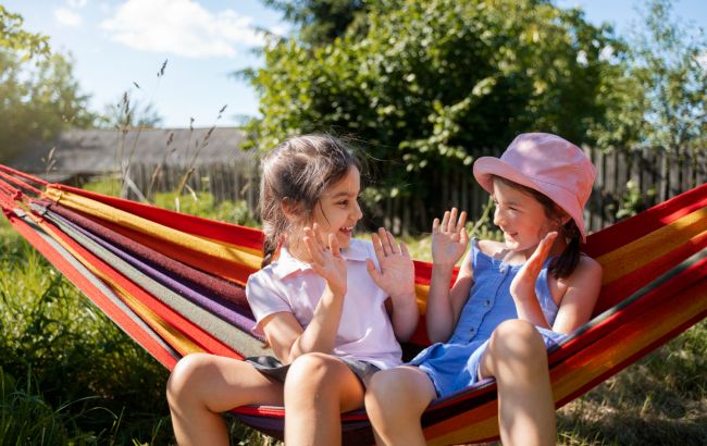 Канікули в горах, на морі чи під Києвом. Скільки коштують літні табори 2025