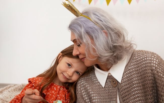 День бабушек и дедушек в Украине: самые теплые поздравления в стихах и прозе