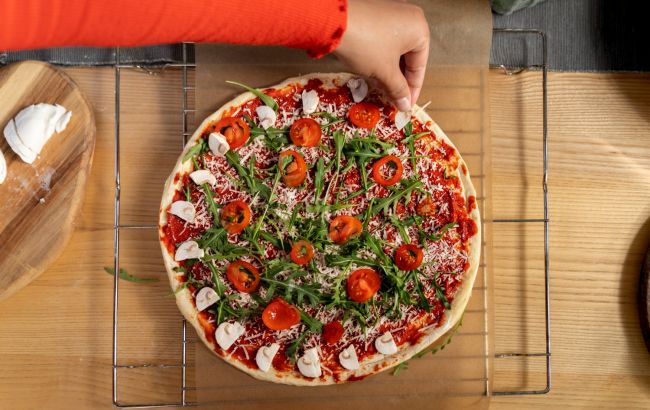 Без замеса и долгого ожидания: пицца на литом тесте, которая всегда получается