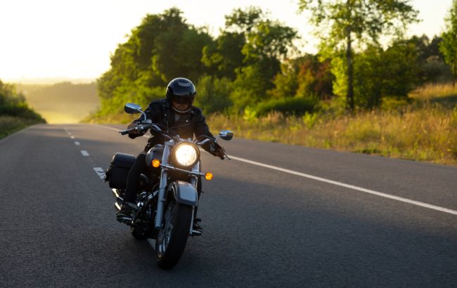 На замітку мотоциклістам. Скільки доведеться заплати за їзду без шолома
