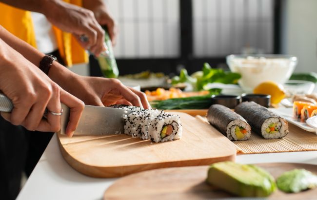 Ліниві суші вдома за 10 хвилин: легкий покроковий рецепт