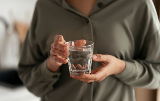 Що станеться з організмом, якщо щодня пити теплу воду: список переваг