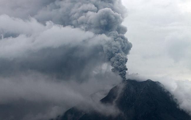 Извержение вулкана в Индонезии: погибло 7 человек