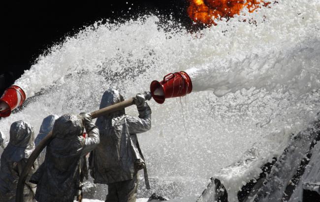 ГСЧС начала перекачку бензина с нефтебазы "БРСМ-Нафта" под Киевом