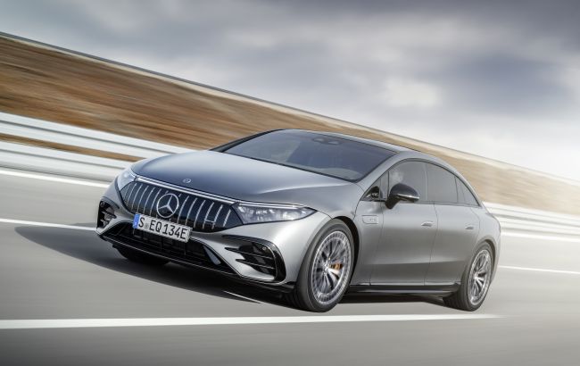 Дорогой и быстрый: объявлены украинские цены на топ-версию флагманского электрокара Mercedes