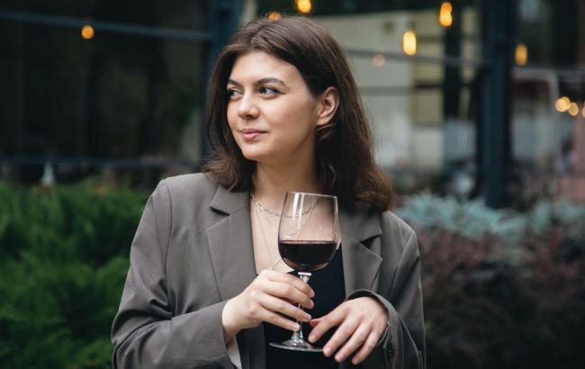 Косметолог назвала напій, який забирає красу у людини