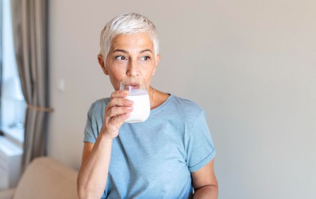 Це молоко дуже корисне для жінок після 45 років: лікар пояснила, в чому його сила