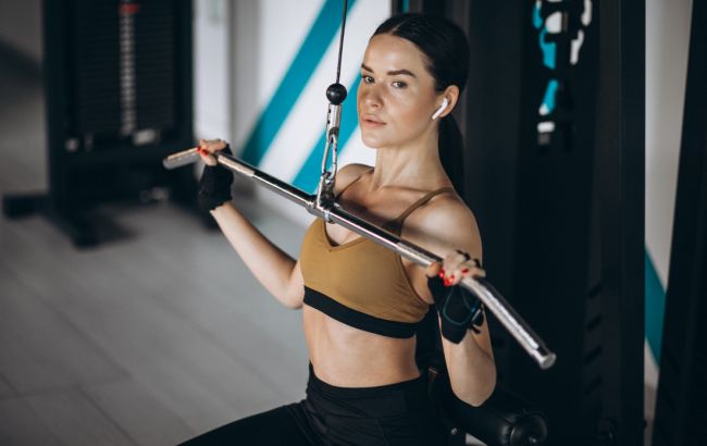 Названо ідеальний час силового тренування для максимального спалювання жиру