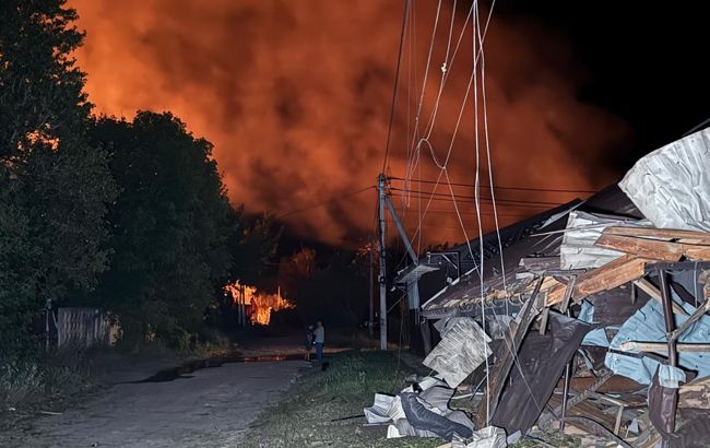 РФ масовано вдарила дронами по Охтирці: багато поранених, серед них діти (фото наслідків)