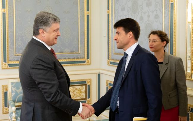 Порошенко: поставка французских вертолетов усилит сектор безопасности Украины