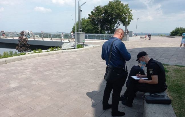 "Хотел проверить на прочность": в Киеве задержали вандала, повредившего Стеклянный мост