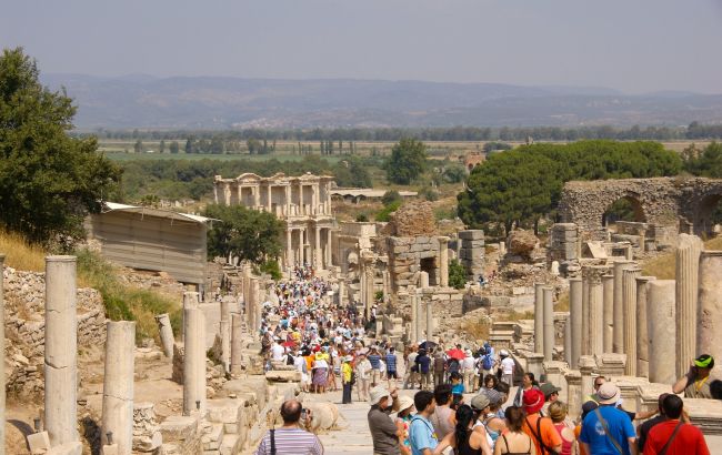 Турция ведет переговоры о возобновлении туризма с 70 странами