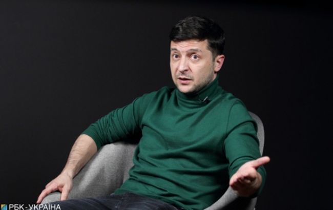 Появились новые фото Зеленского из Омана: не отдыхал