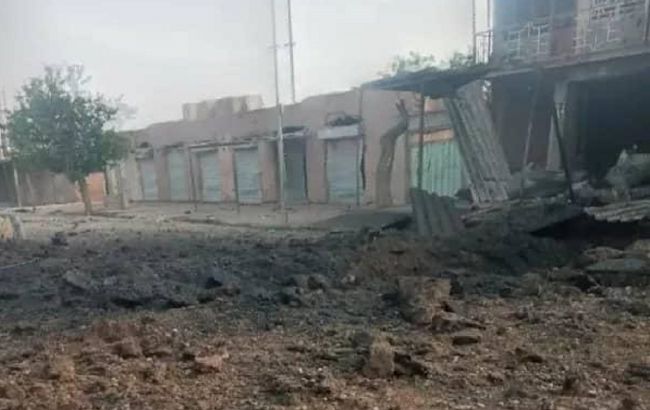 Десятки человек в Афганистане остаются под завалами больницы после взрыва заминированного авто