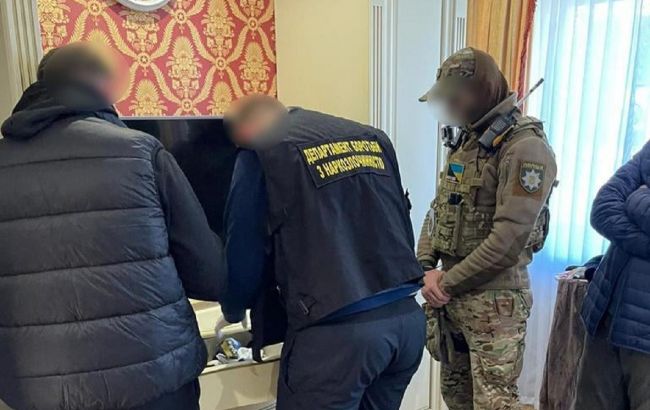 Еженедельно делали более 300 закладок. В Харькове задержали банду наркоторговцев