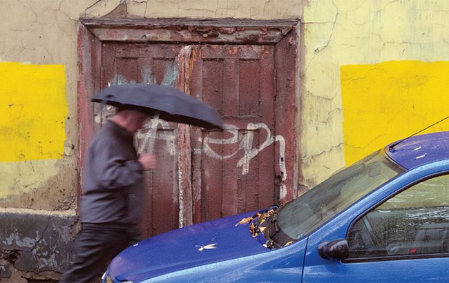 Грозы и потепление: синоптики рассказали, где будет бушевать непогода