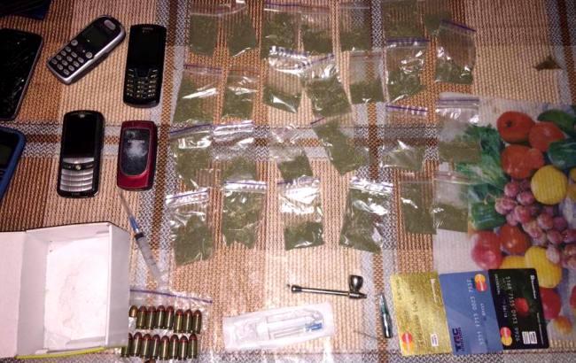 В Киевской области задержали вооруженного наркодиллера