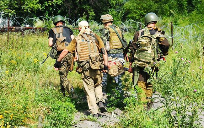 В зоне АТО получил ранения один украинский военный, - штаб