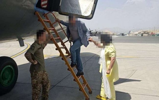 Появились новые детали сегодняшней эвакуации украинцев из Афганистана