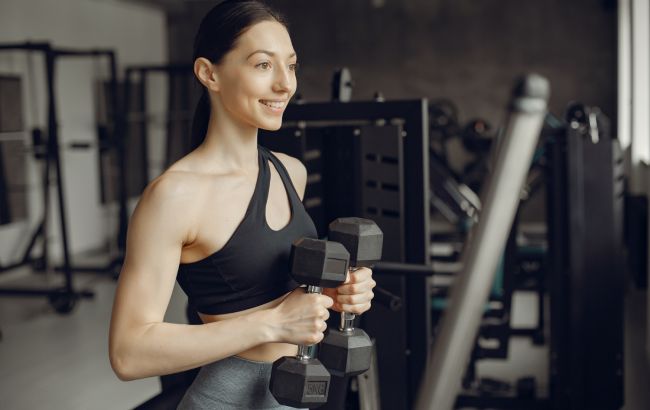 5 щоденних вправ для жінок, щоб позбутися жиру під пахвами