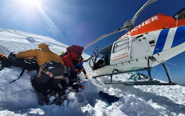 Лавина в Кавказских горах: пострадавших украинцев доставили в больницу