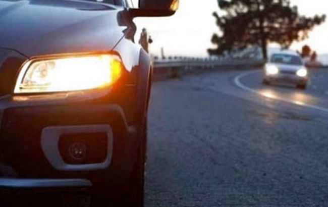 Водители с 1 октября должны ездить с включенными фарами: нарушителям грозят штрафы