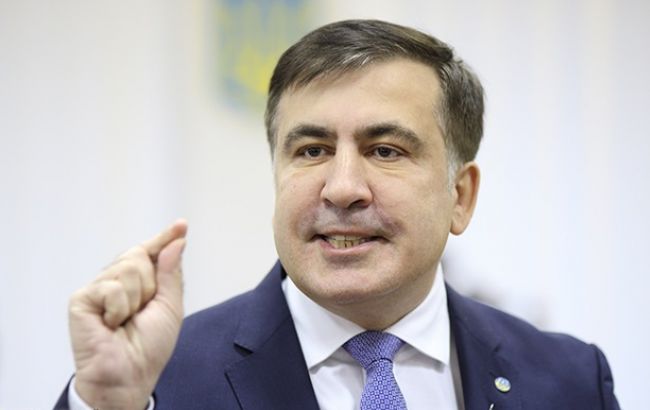 Саакашвили попросил Меркель о помощи после выдворения из Украины