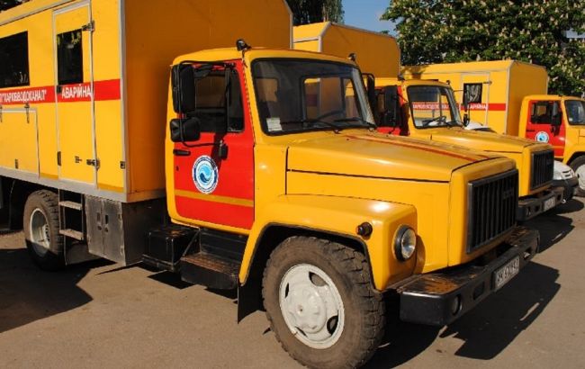 У Харкові загорілася вантажівка комунальників: люди вистрибували з машини на ходу (відео)