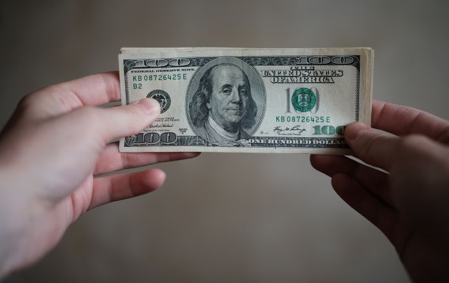 НБУ продав рекордний обсяг валюти з початку року для підтримки курсу гривні